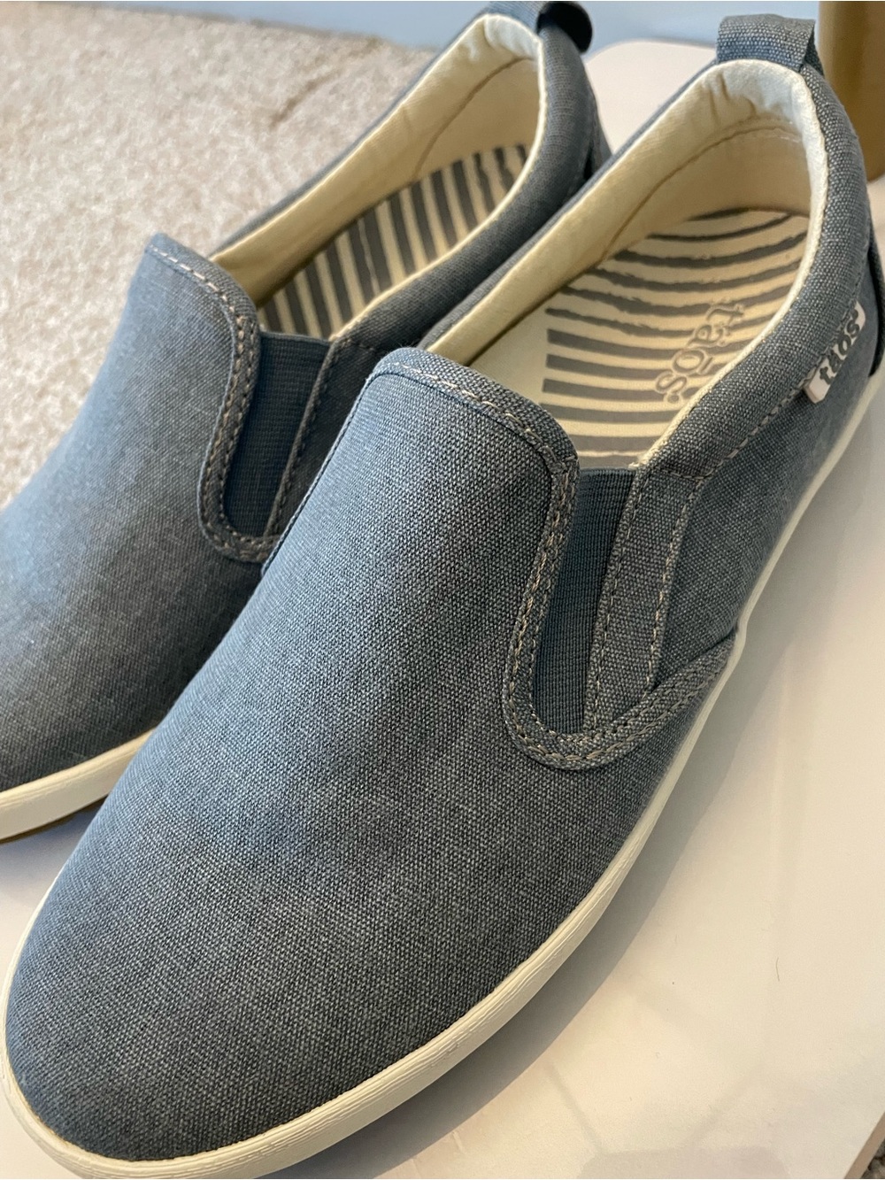Taos Dandy Women’s Slip On Comfort Shoes Blue Wash Canvas Size 7 Like New